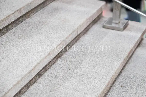 Гранитные ступени лестницы Сибирский серый уральский гранит оптом москва