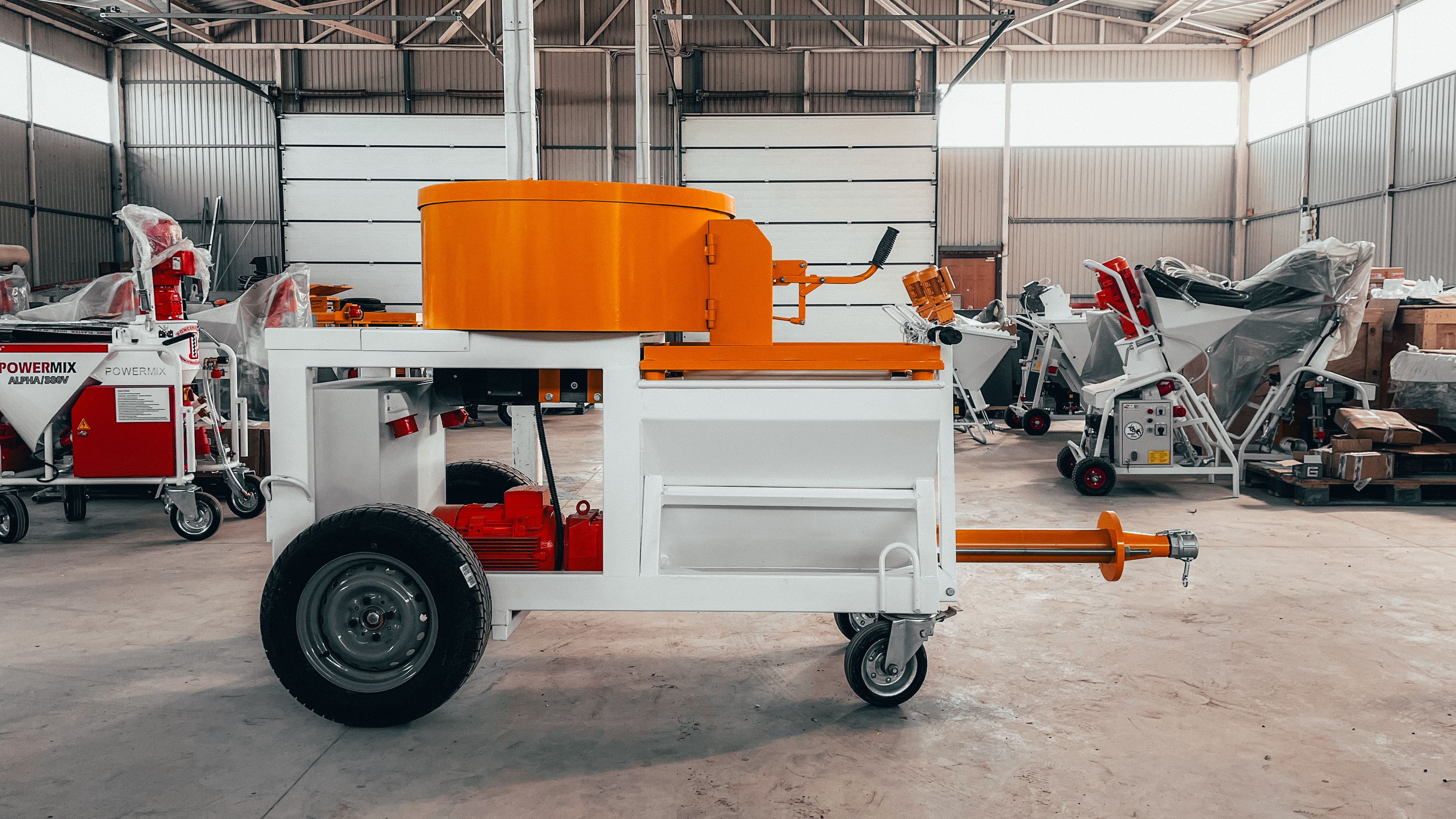Мультивольтажная штукатурная станция PowerMix в работе