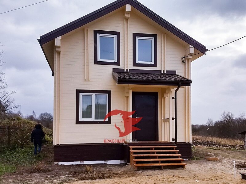 Первая покраска двухэтажного дома снаружи