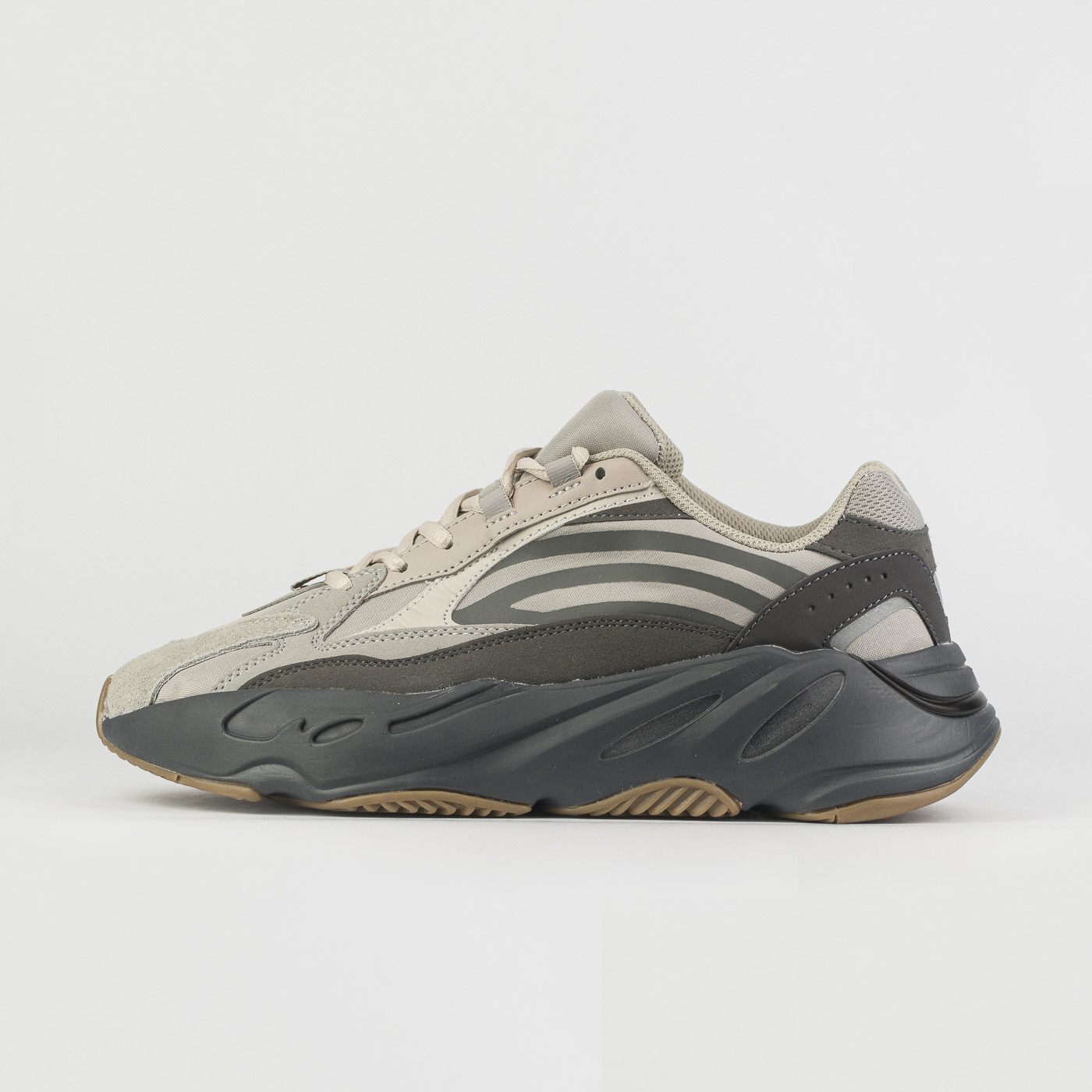 Yeezy Boost 700 v2 Tephra чаще выбирают клиенты