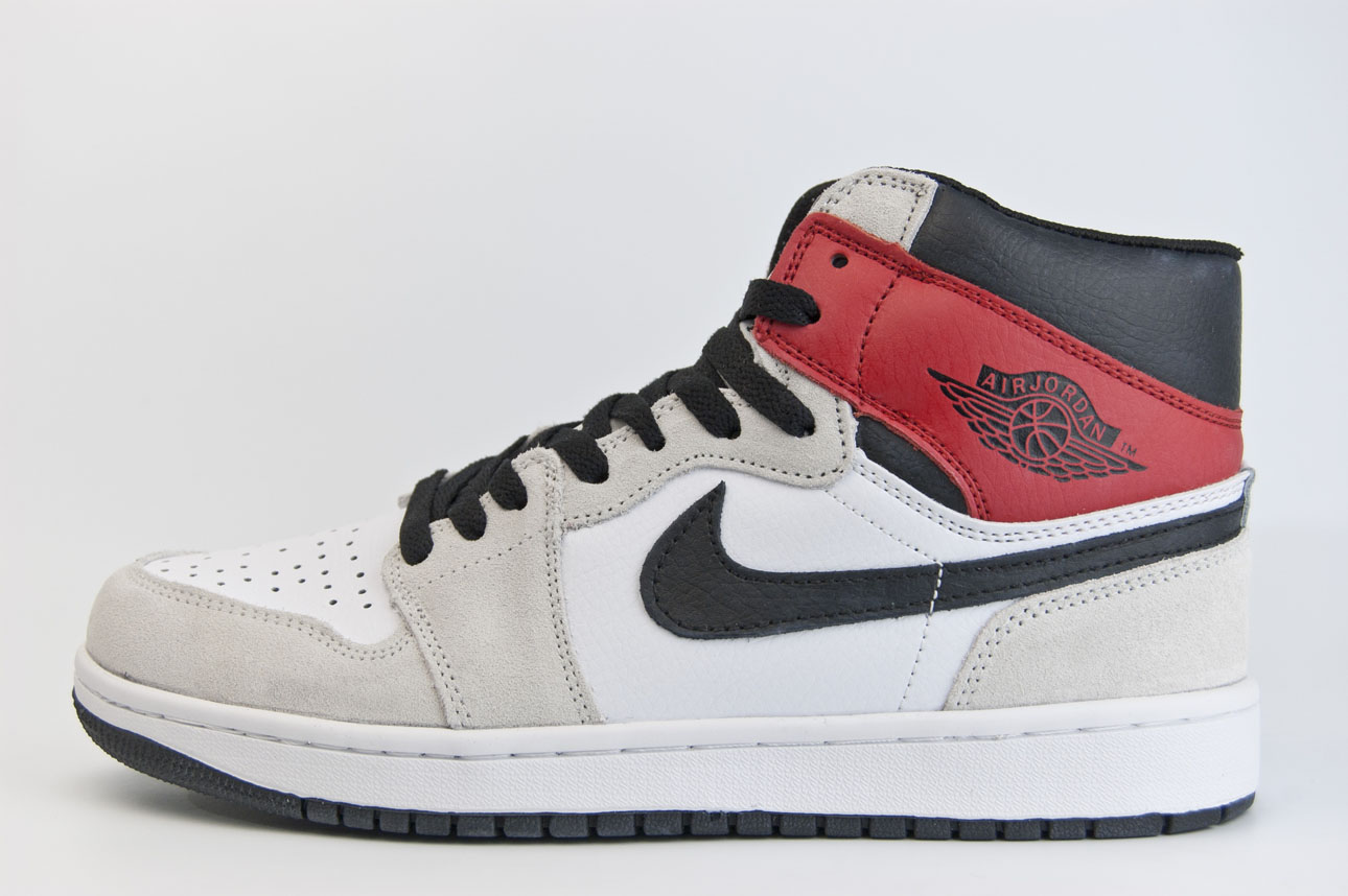 1 Wmns White/Black/Red чаще выбирают клиенты