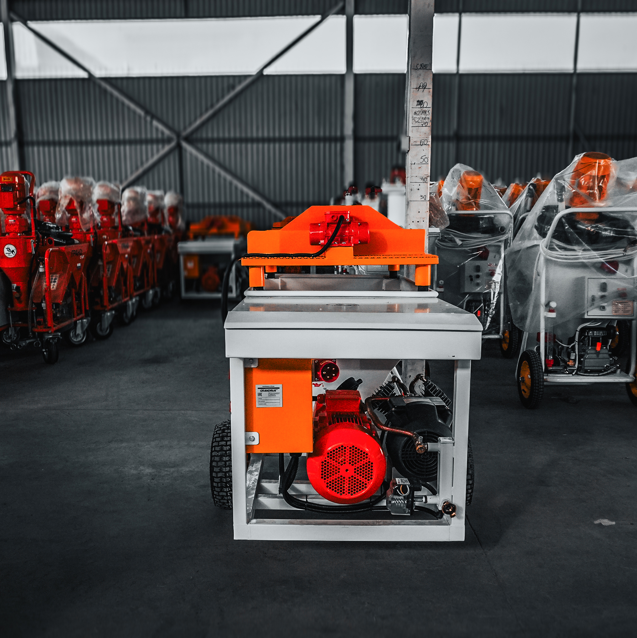 Крупный план узлов сборки и сервисных компонентов