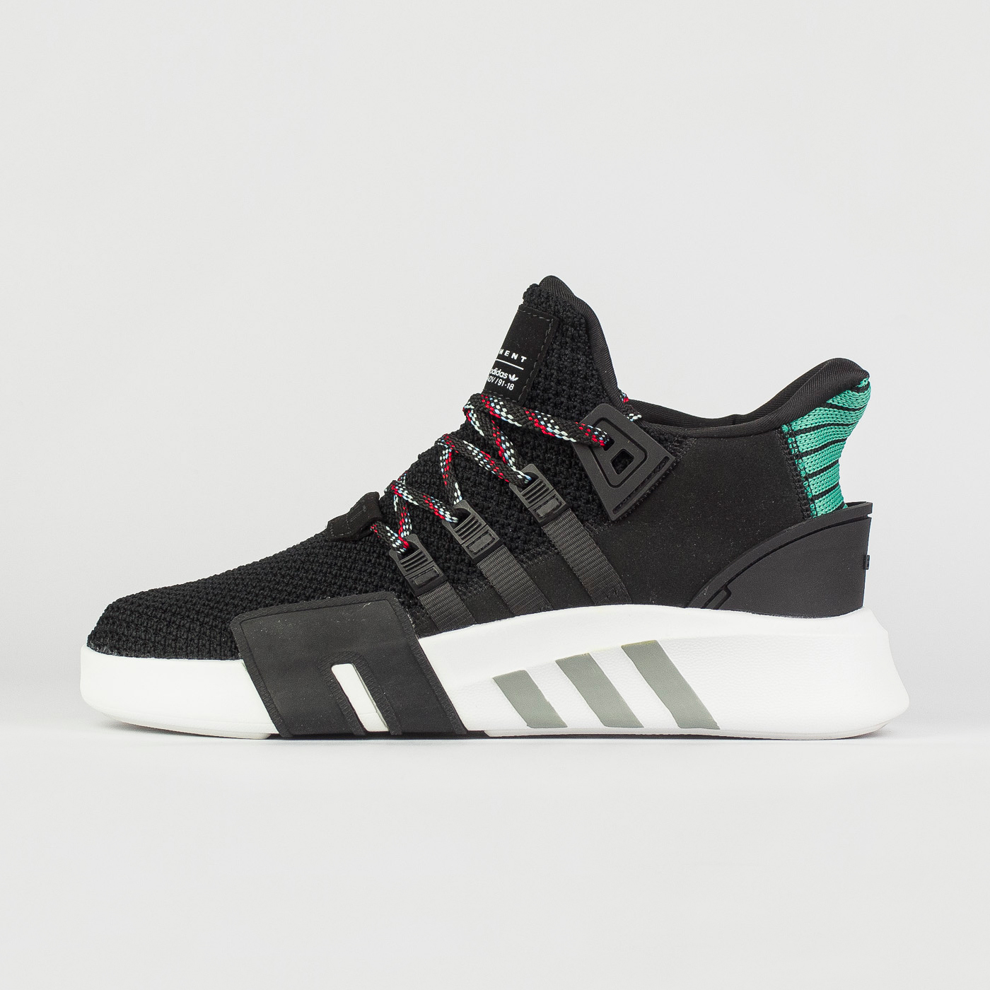 EQT Bask ADV Wmns Black/White чаще выбирают клиенты