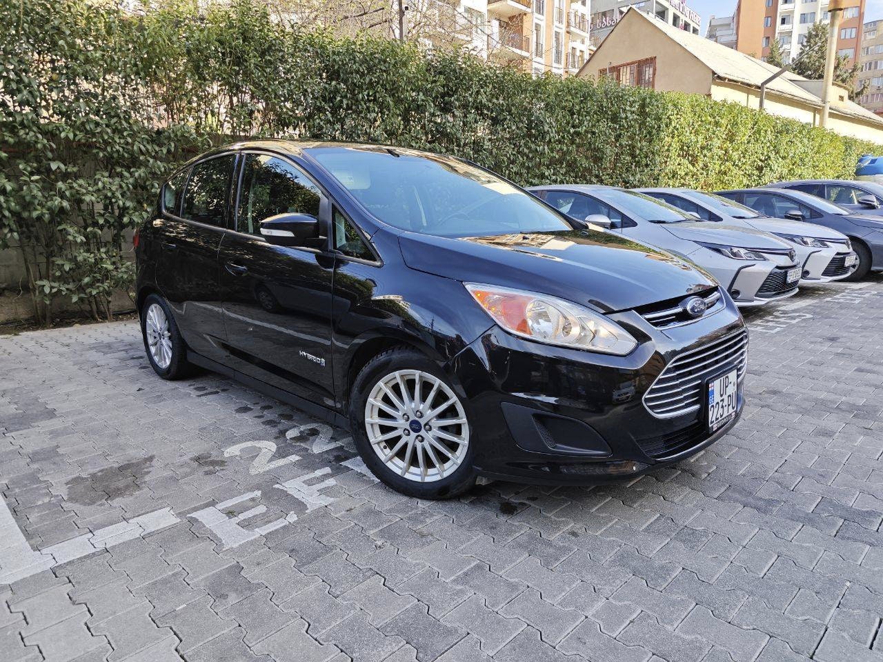 Аренда Ford C-Max в Грузии