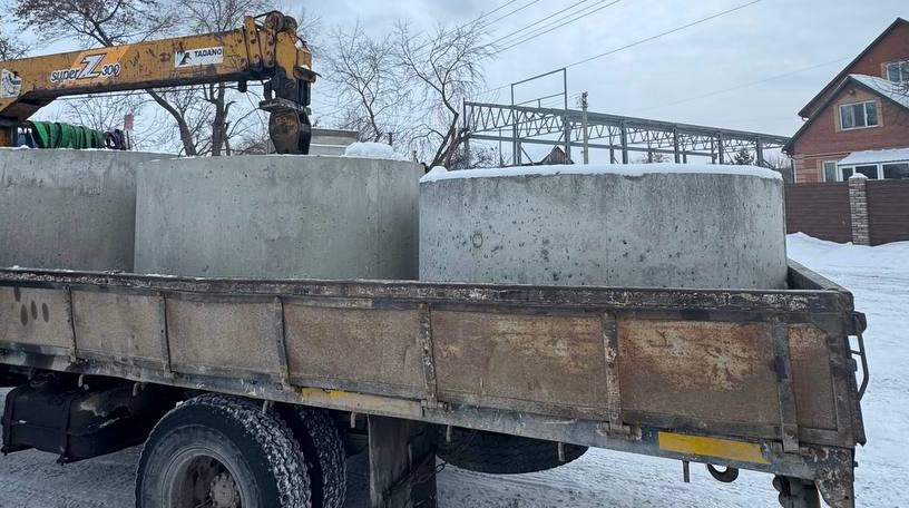 Перевозка ЖБИ колец на самогрузе Новосибирск