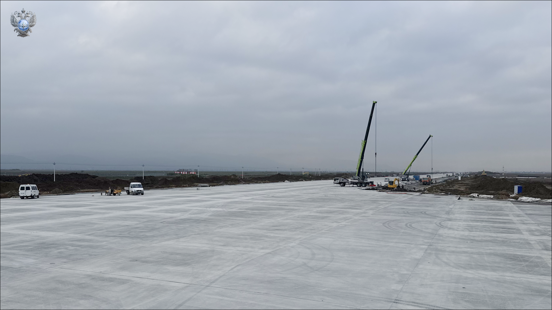 В аэропорту Махачкалы завершена укладка бетона на новой взлетно-посадочной полосе