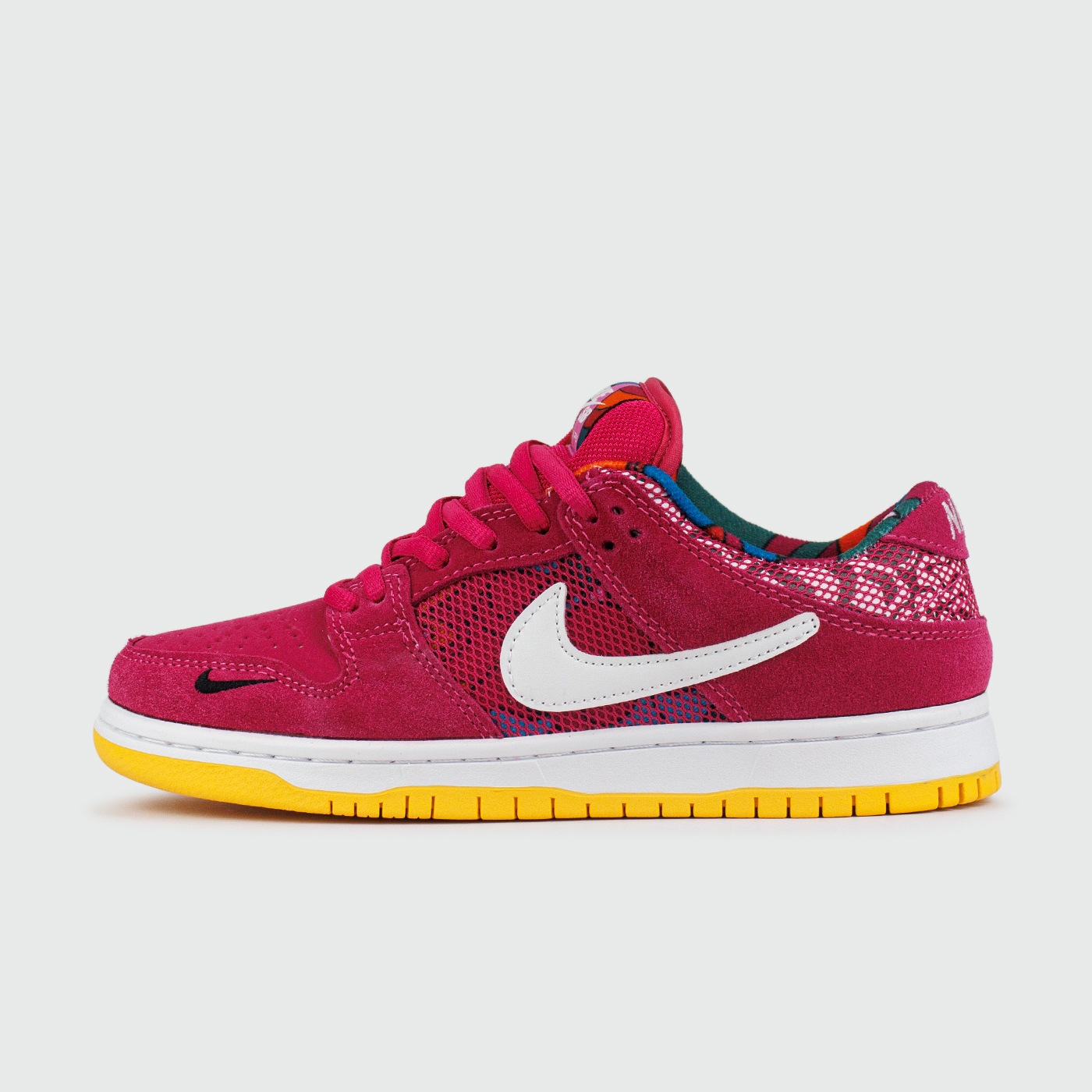 SB Dunk Low WMNS x Parra чаще выбирают клиенты