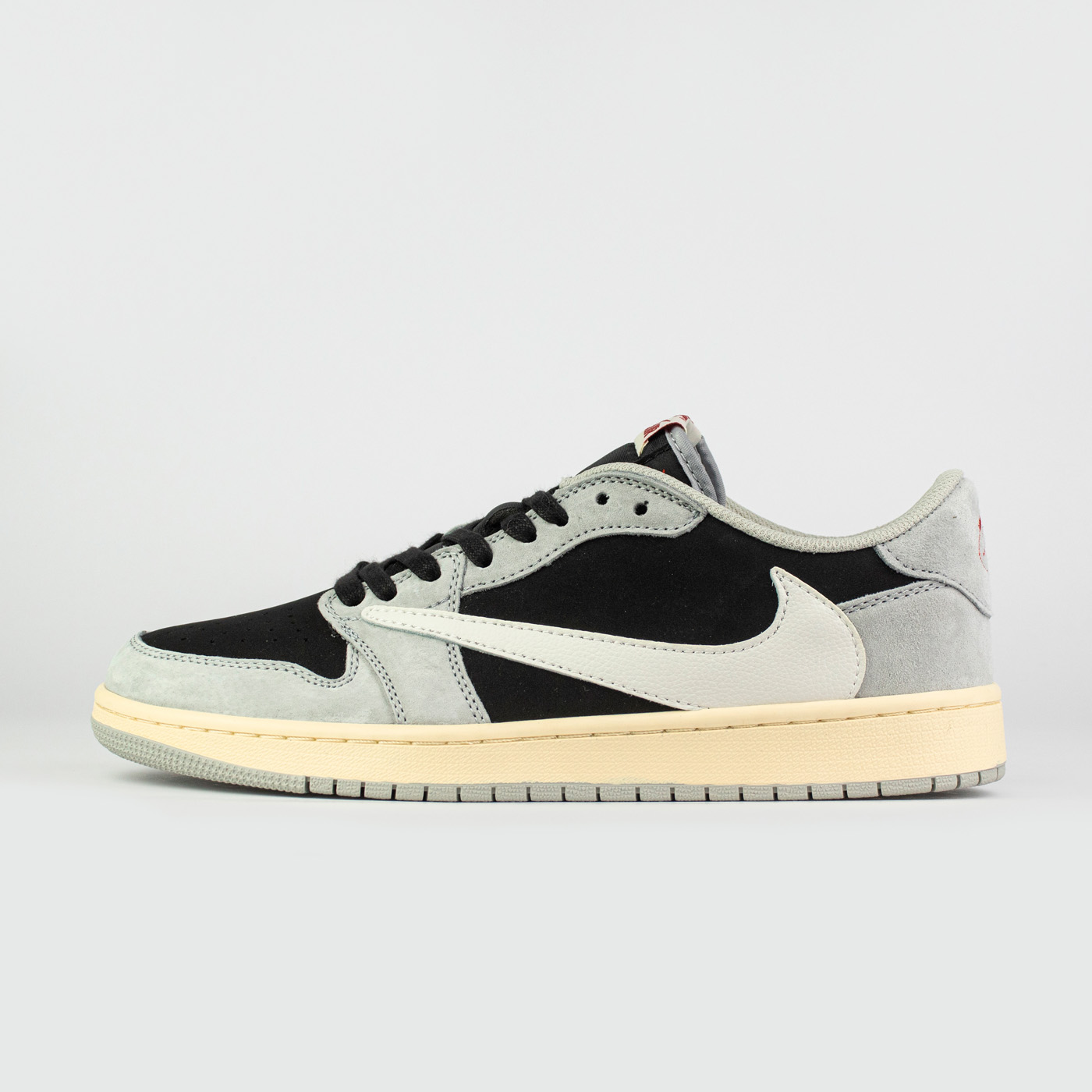 1 Low x Travis Scott Light Grey чаще выбирают клиенты