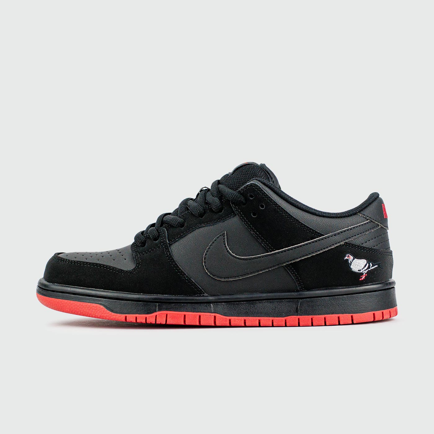 SB Dunk Low Black/Red Ftwr чаще выбирают клиенты