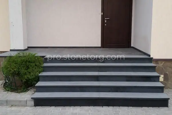 Гранитные ступени для уличного крыльца из гранита облицовка лестниц