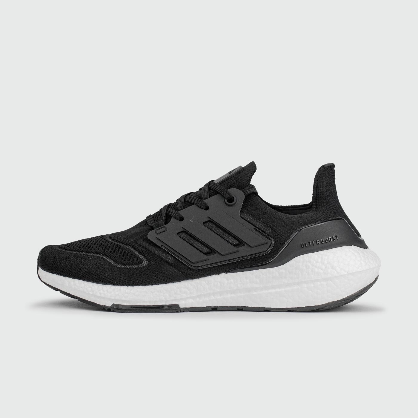 Ultraboost 22 Black White чаще выбирают клиенты