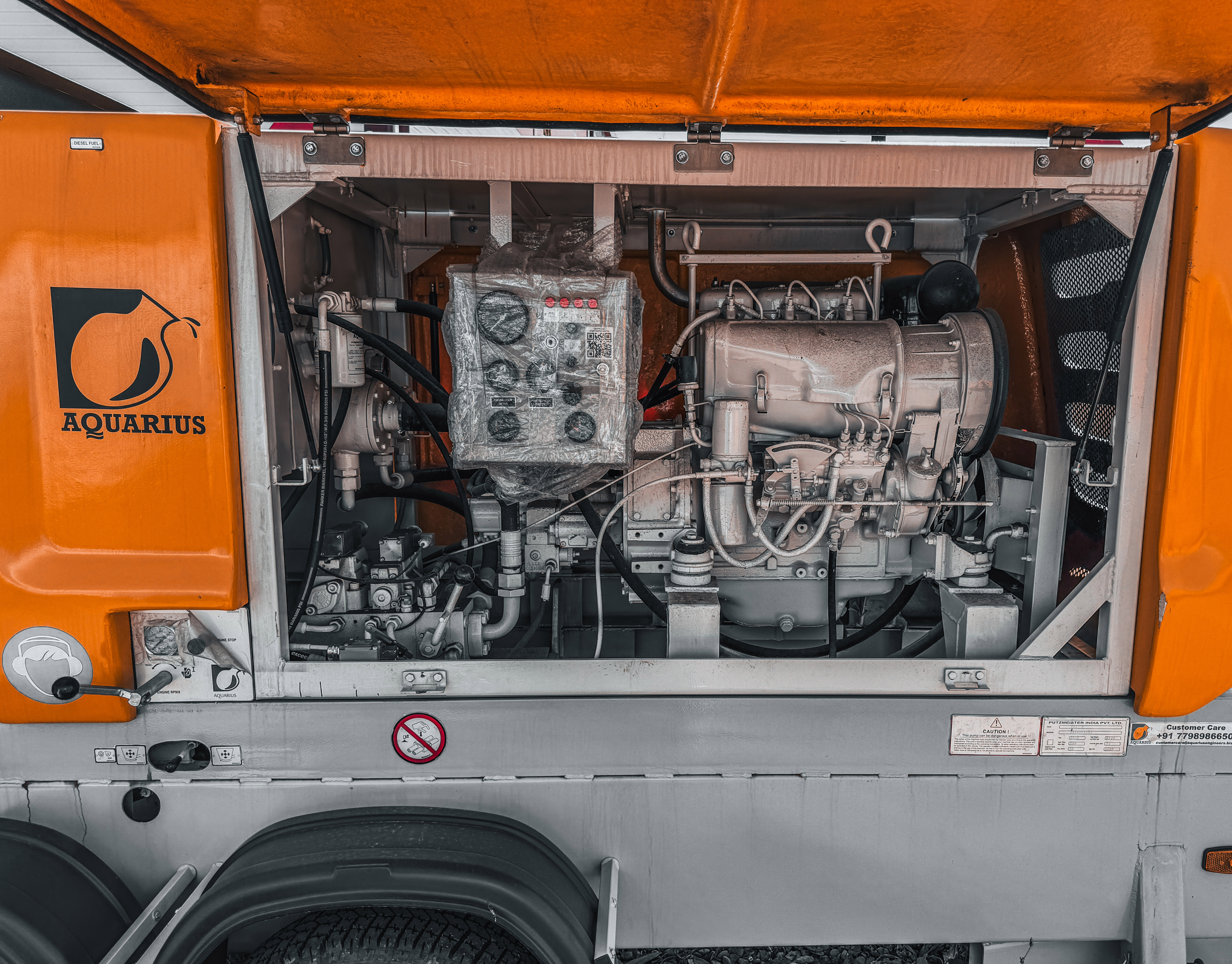 Крупный план узлов сборки и сервисных компонентов