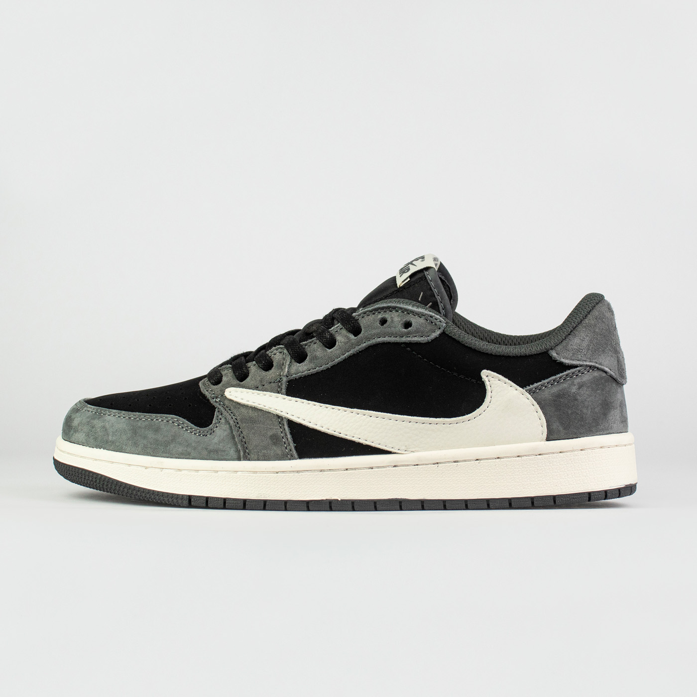 1 Low x Travis Scott Dark Grey чаще выбирают клиенты