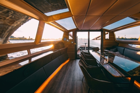 аренда для прогулок по Неве 18 человек индивидуальная прогулка на катере по каналам Санкт-Петербурга