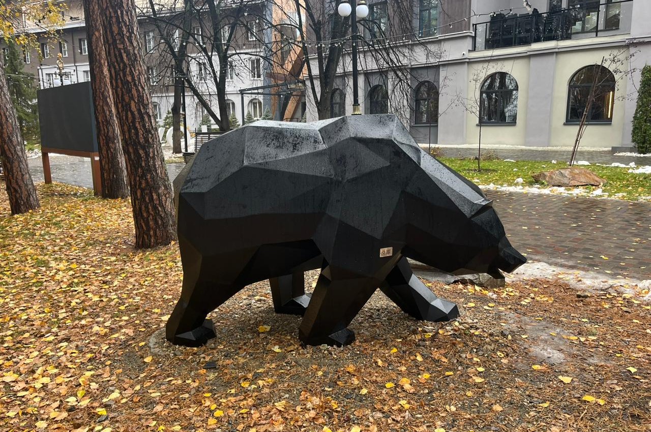 Полигональная скульптура Бурый медведь