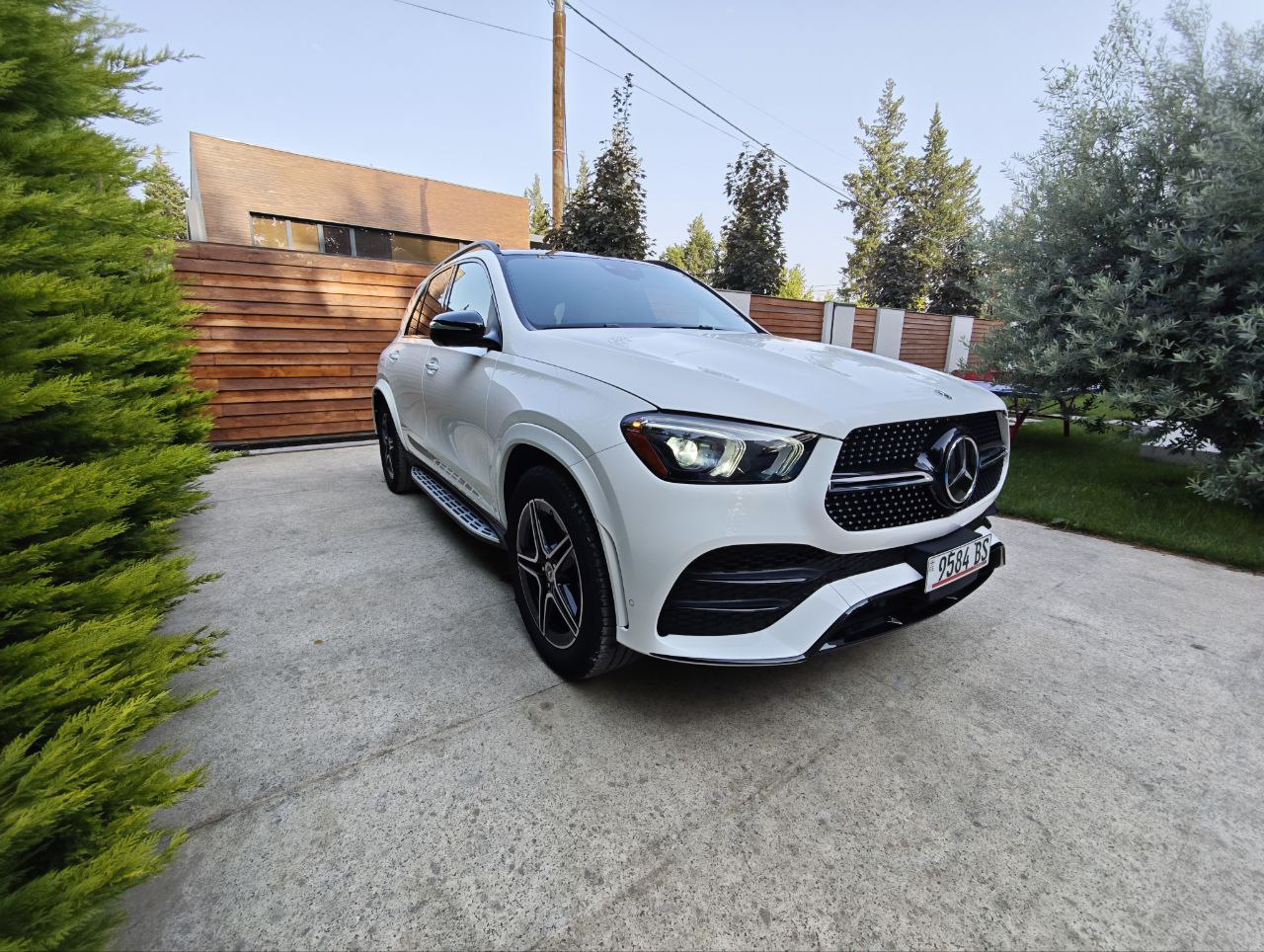 Аренда Mercedes-Benz GLE 350 4MATIC в Грузии