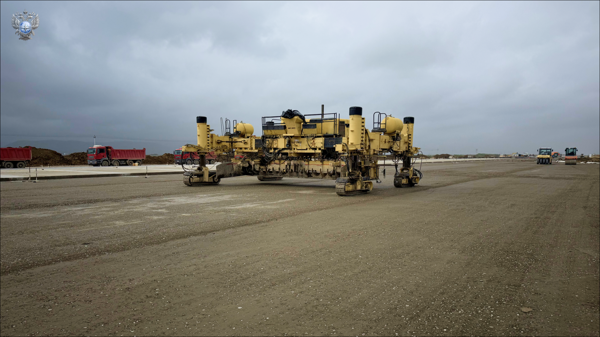 В аэропорту Махачкалы строительство взлетно-посадочной полосы находится на финишной прямой