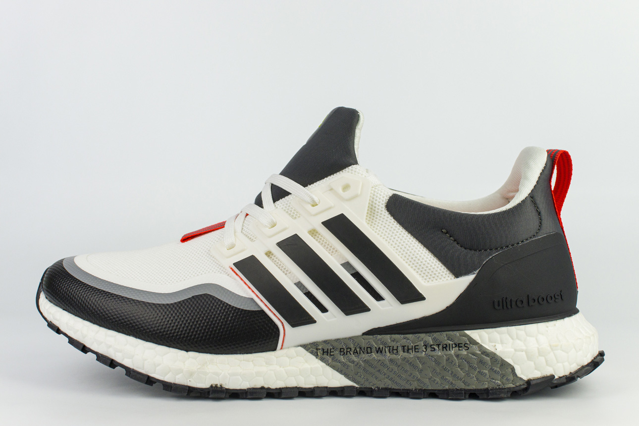 UltraBoost All Terrain White/Black чаще выбирают клиенты