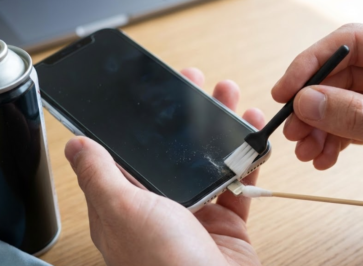 Как безопасно почистить разъём от пыли и ворса: подробный гайд