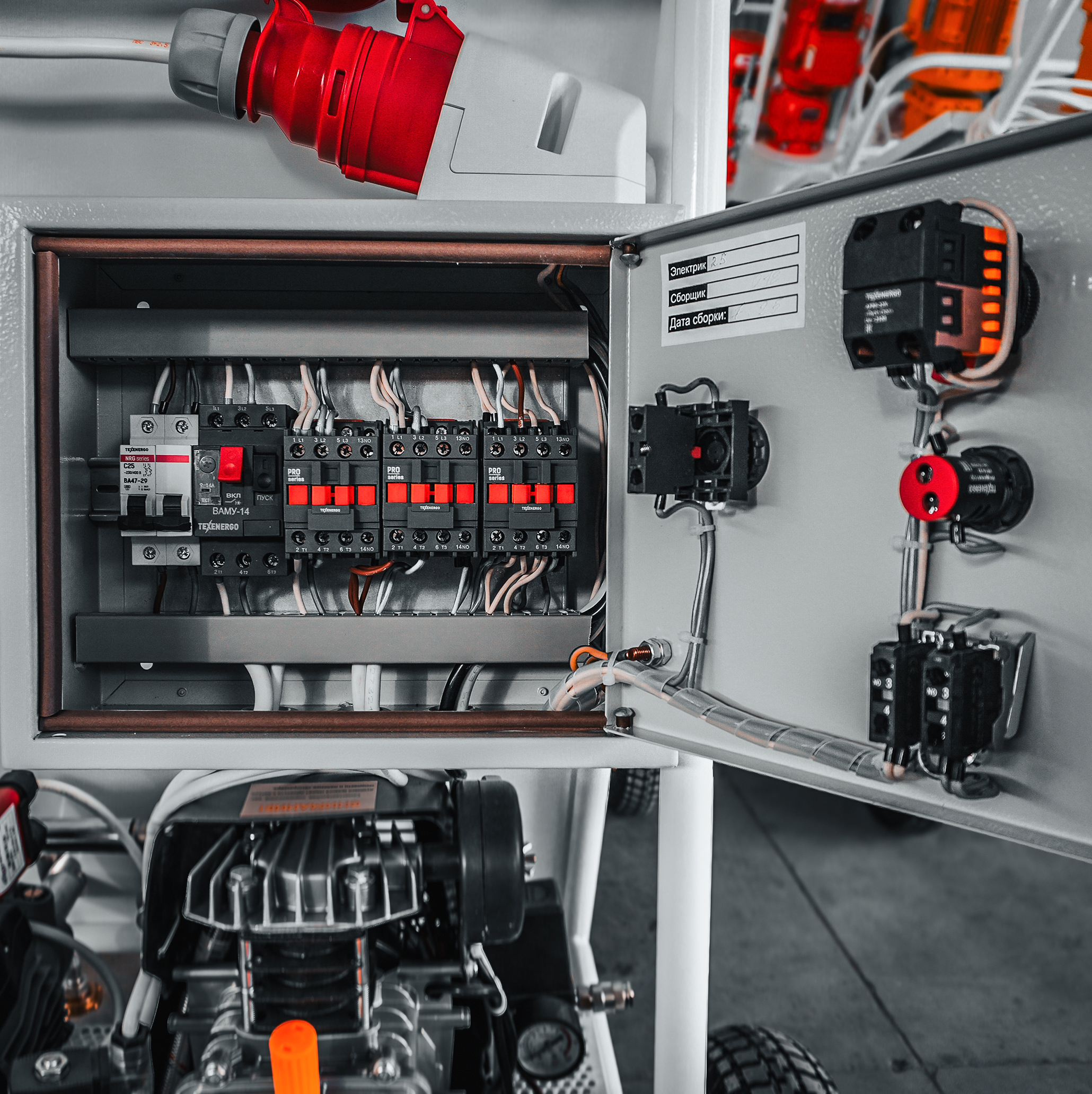 Крупный план узлов сборки и сервисных компонентов