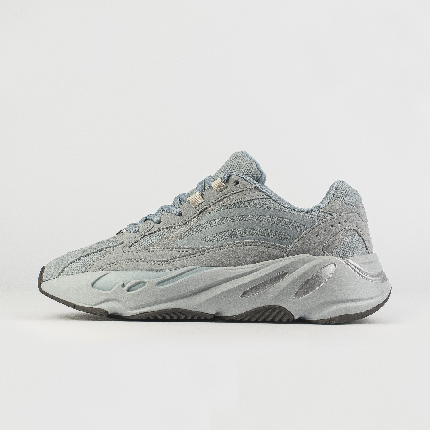 Yeezy Boost 700 v2 Hospital Blue чаще выбирают клиенты