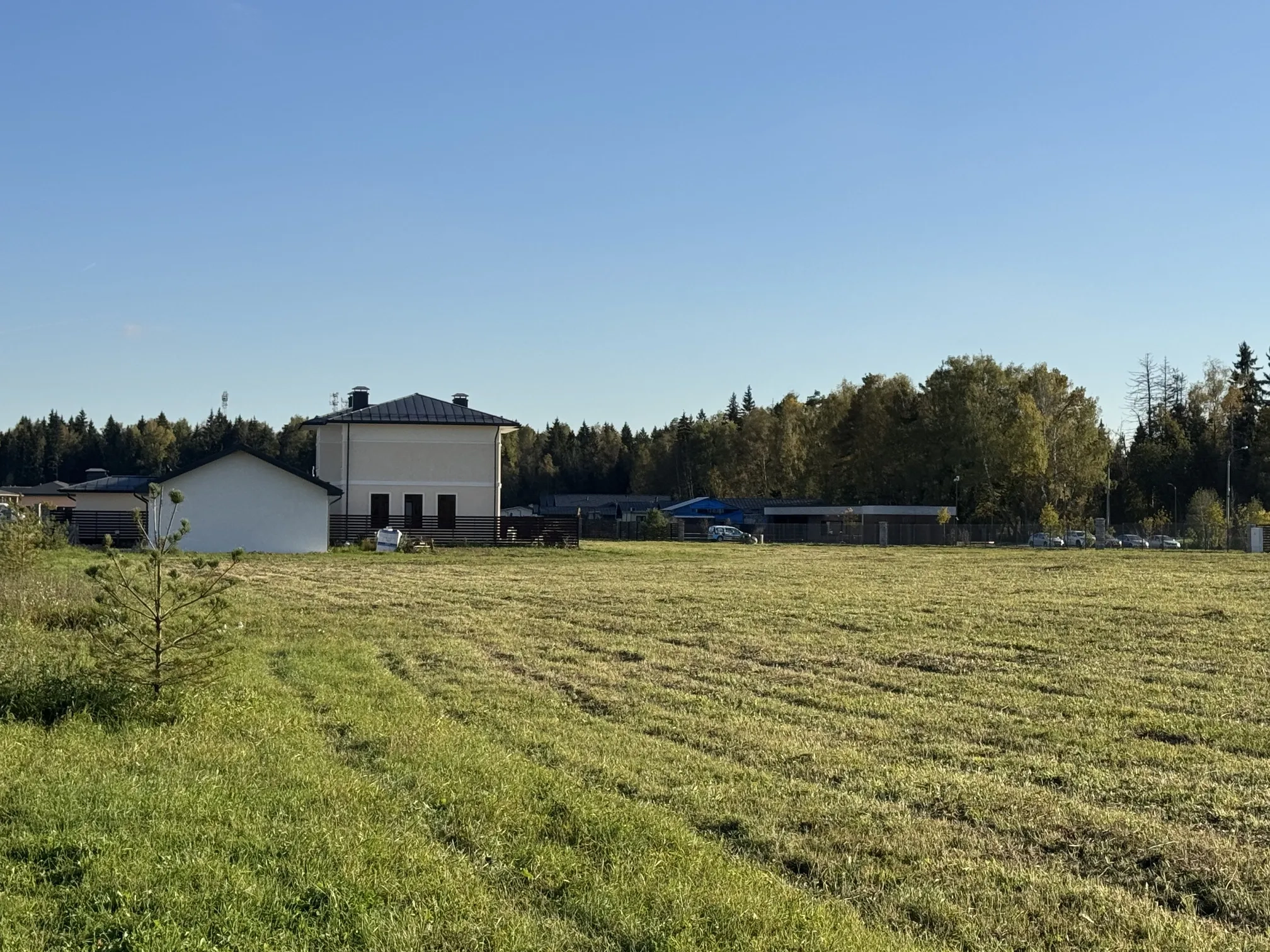 Земельный участок в готовом поселке