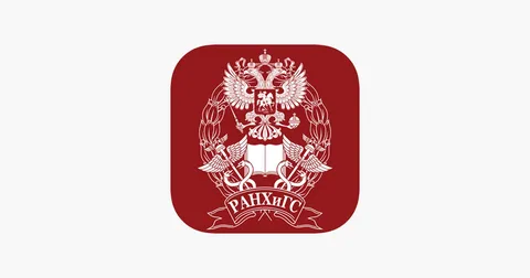 колба и микроскоп на столе крупным планом