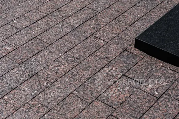 Гранитная плитка брусчатка пиленная из гранита облицовка фасад Елизовский гранит оптом москва