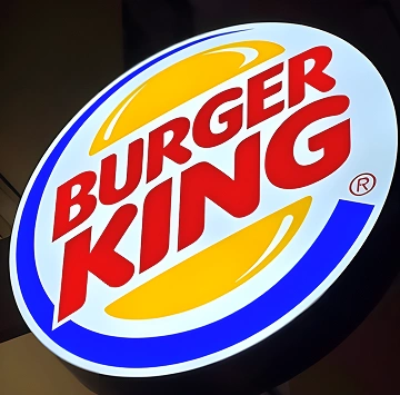 Лайтбокс — световой короб для вывески на фасаде