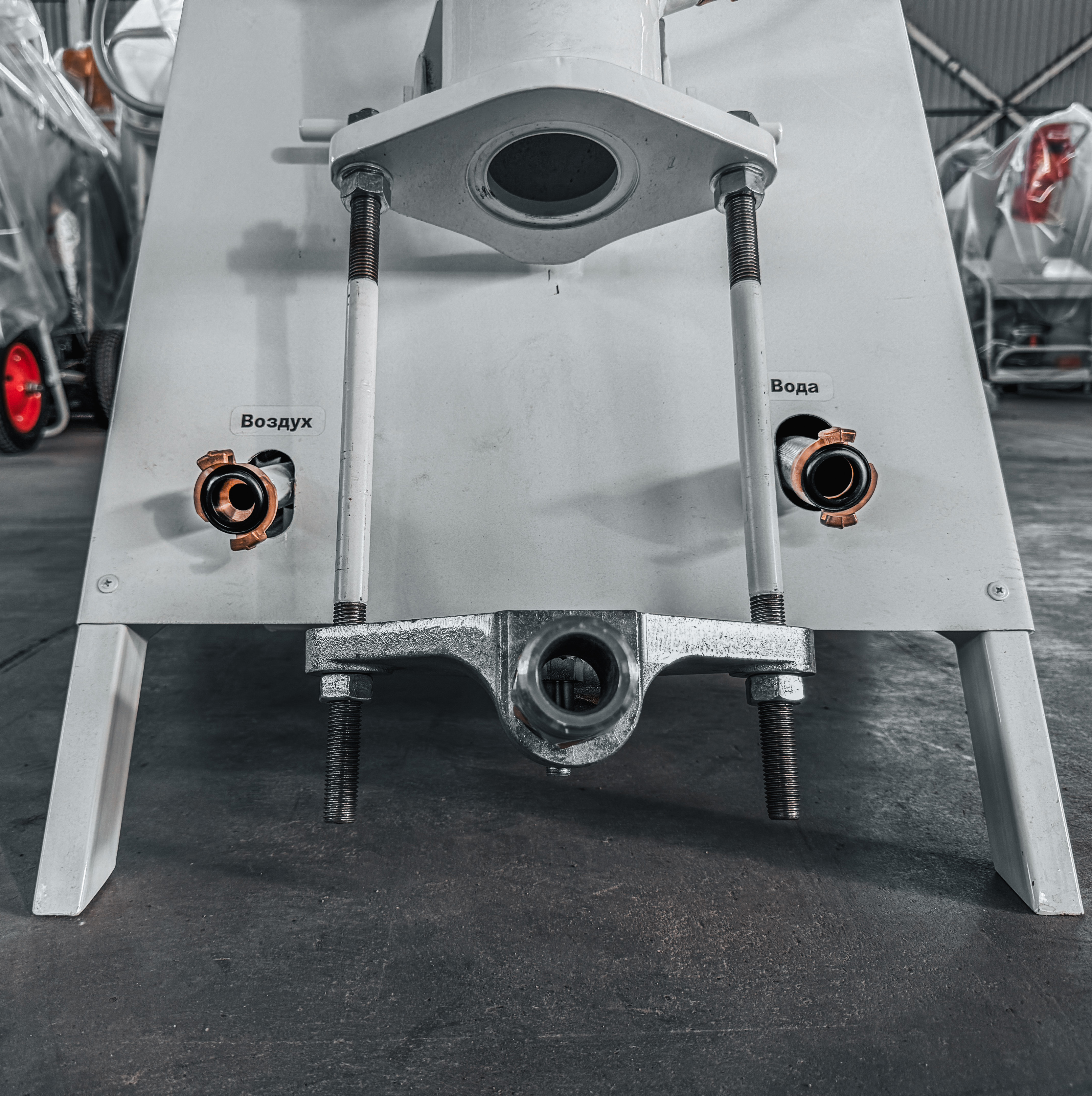 Крупный план узлов сборки и сервисных компонентов