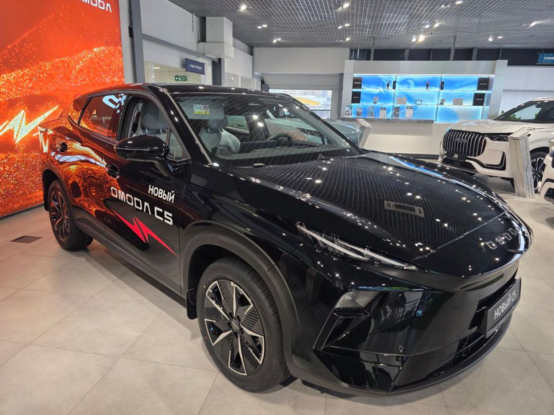 OMODA C5 - вид спереди