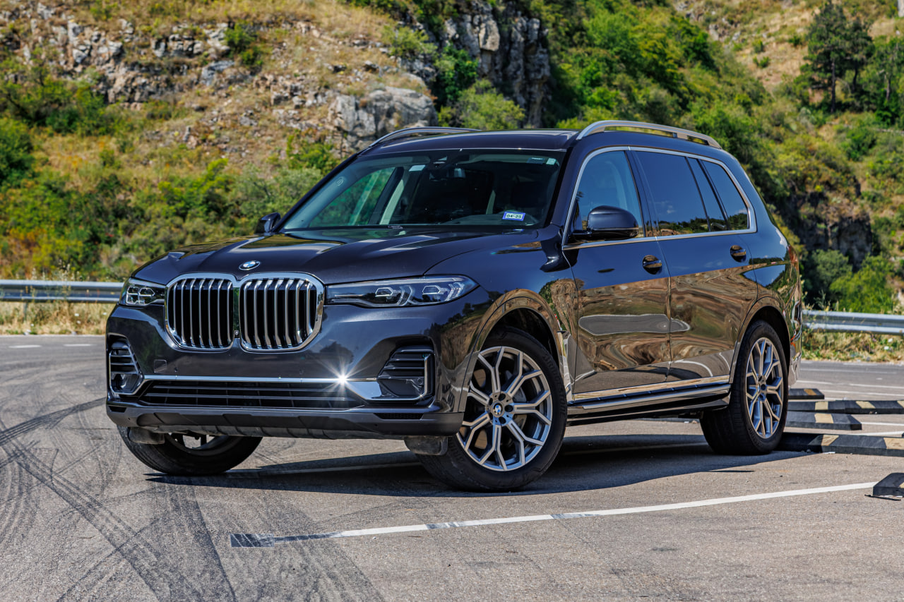 Аренда BMW X7 в Грузии