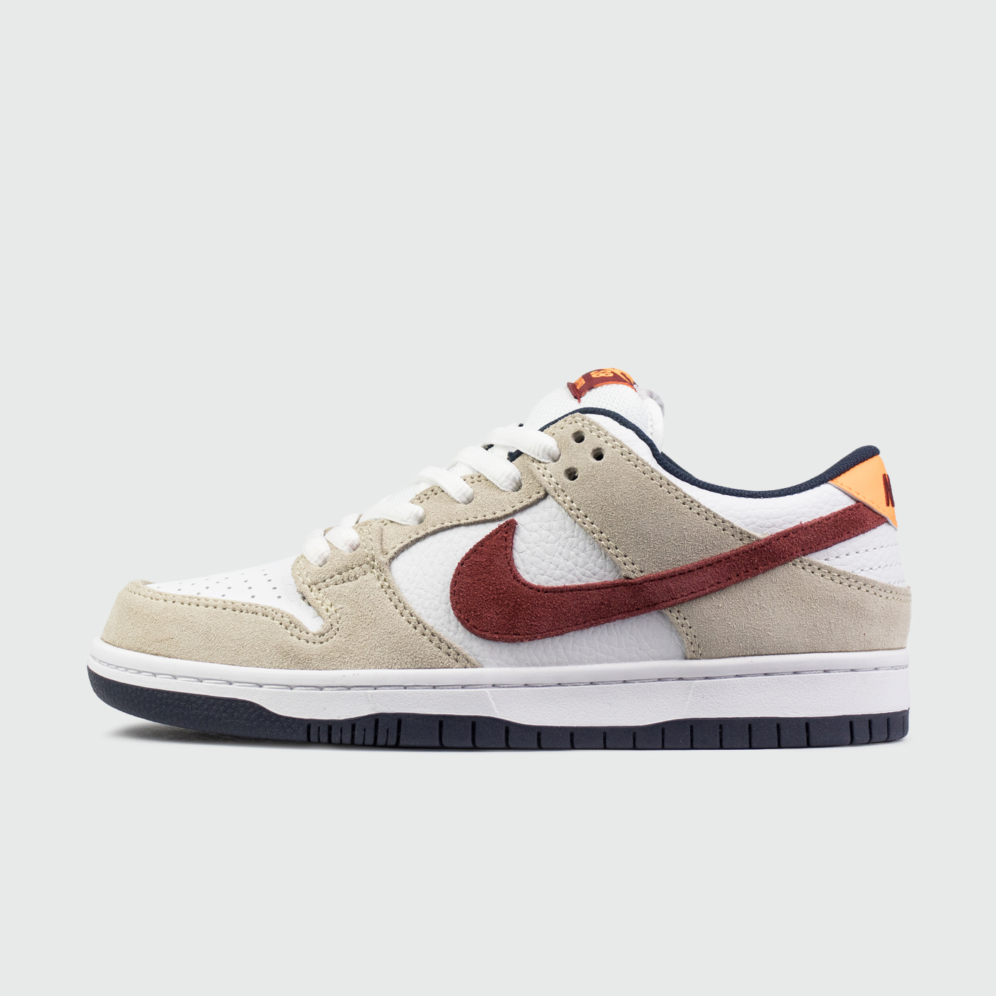 SB Dunk Low Wmns Crimson чаще выбирают клиенты