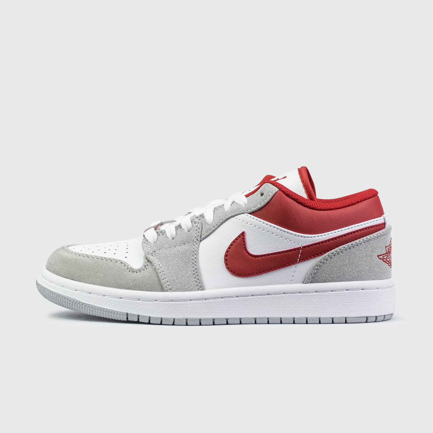 1 Low Light Smoke Grey/Gym Red чаще выбирают клиенты