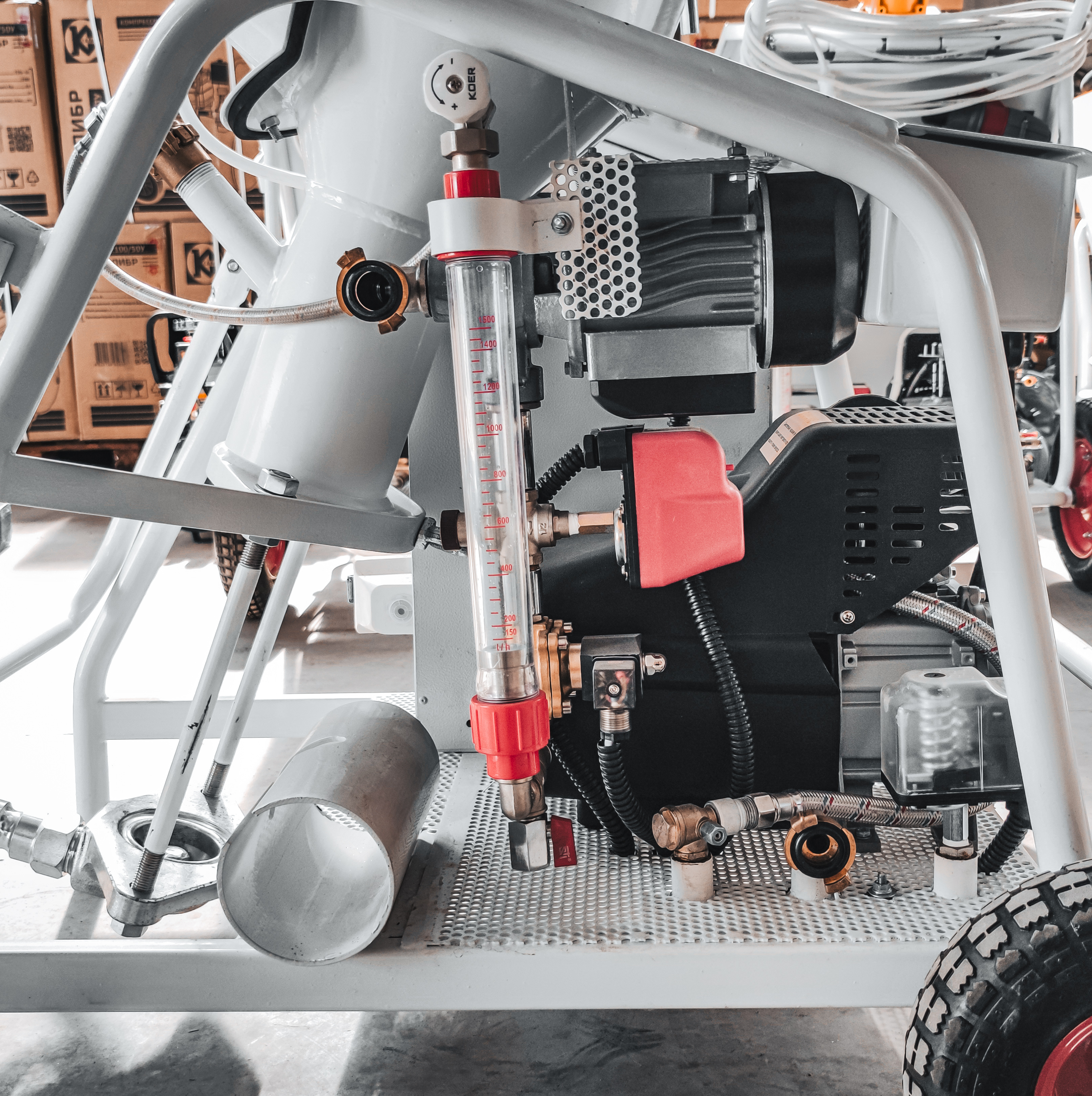 Крупный план узлов сборки и сервисных компонентов