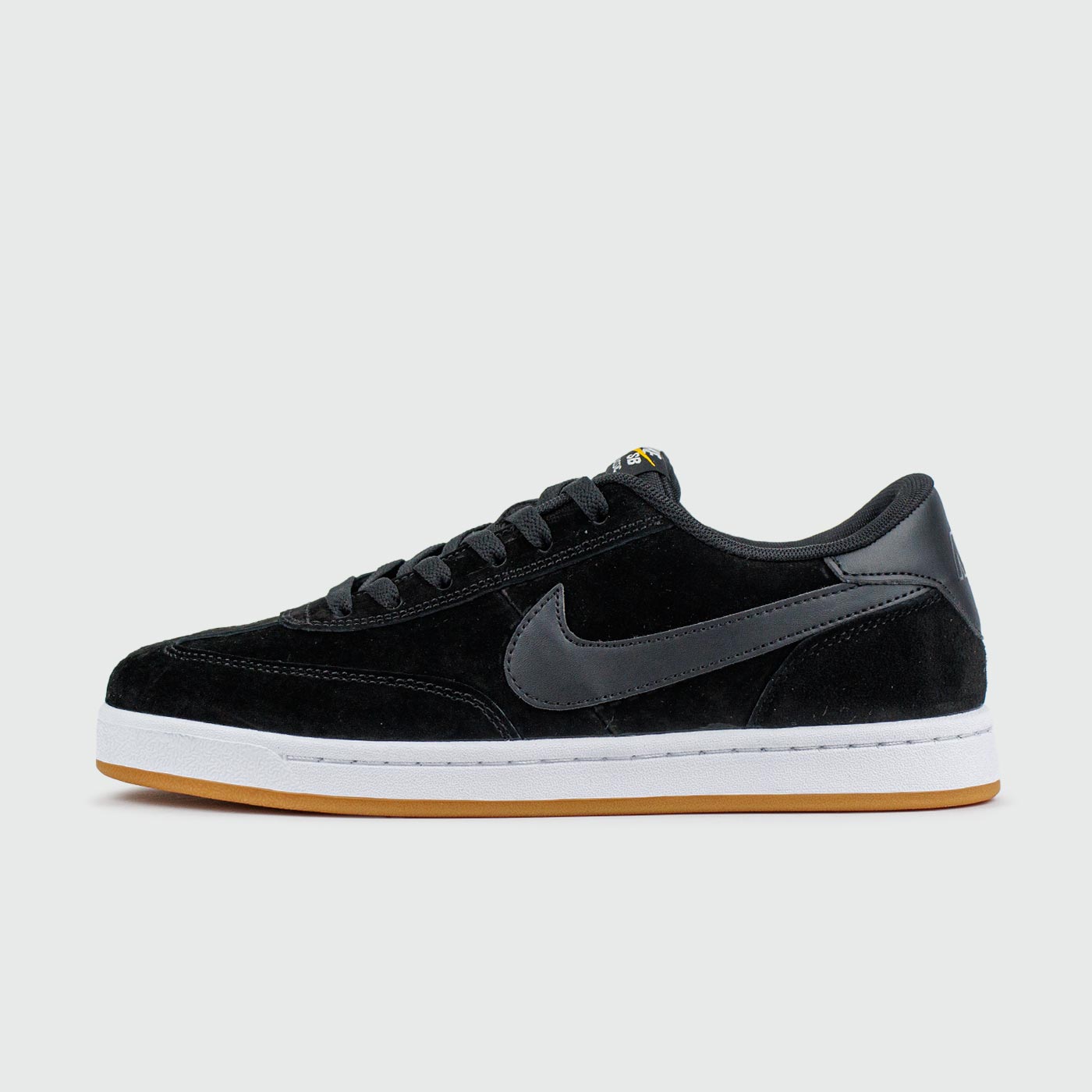SB FC Classic Black/White чаще выбирают клиенты
