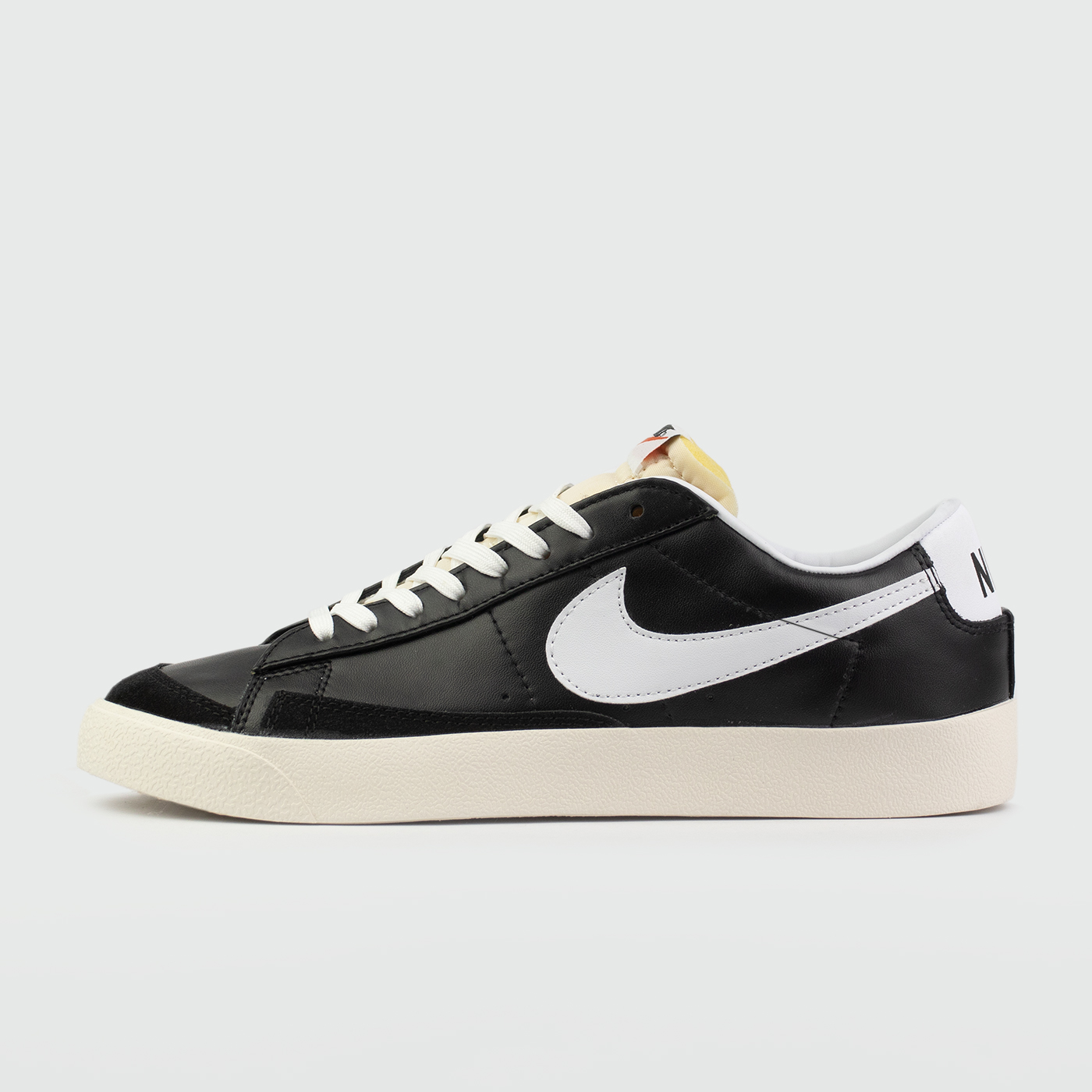 Blazer Low 77 Leather Black/White new чаще выбирают клиенты