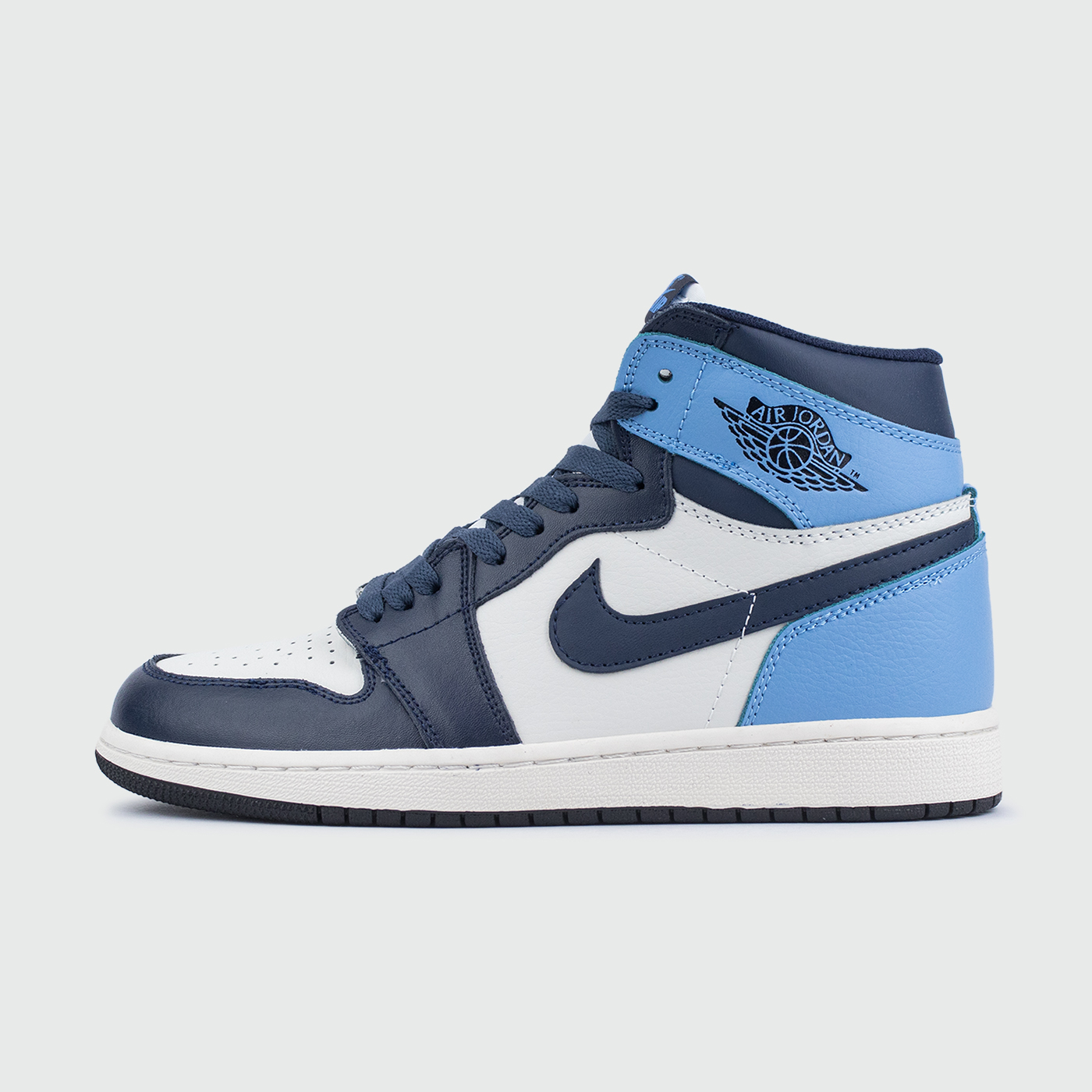 1 White/Blue чаще выбирают клиенты