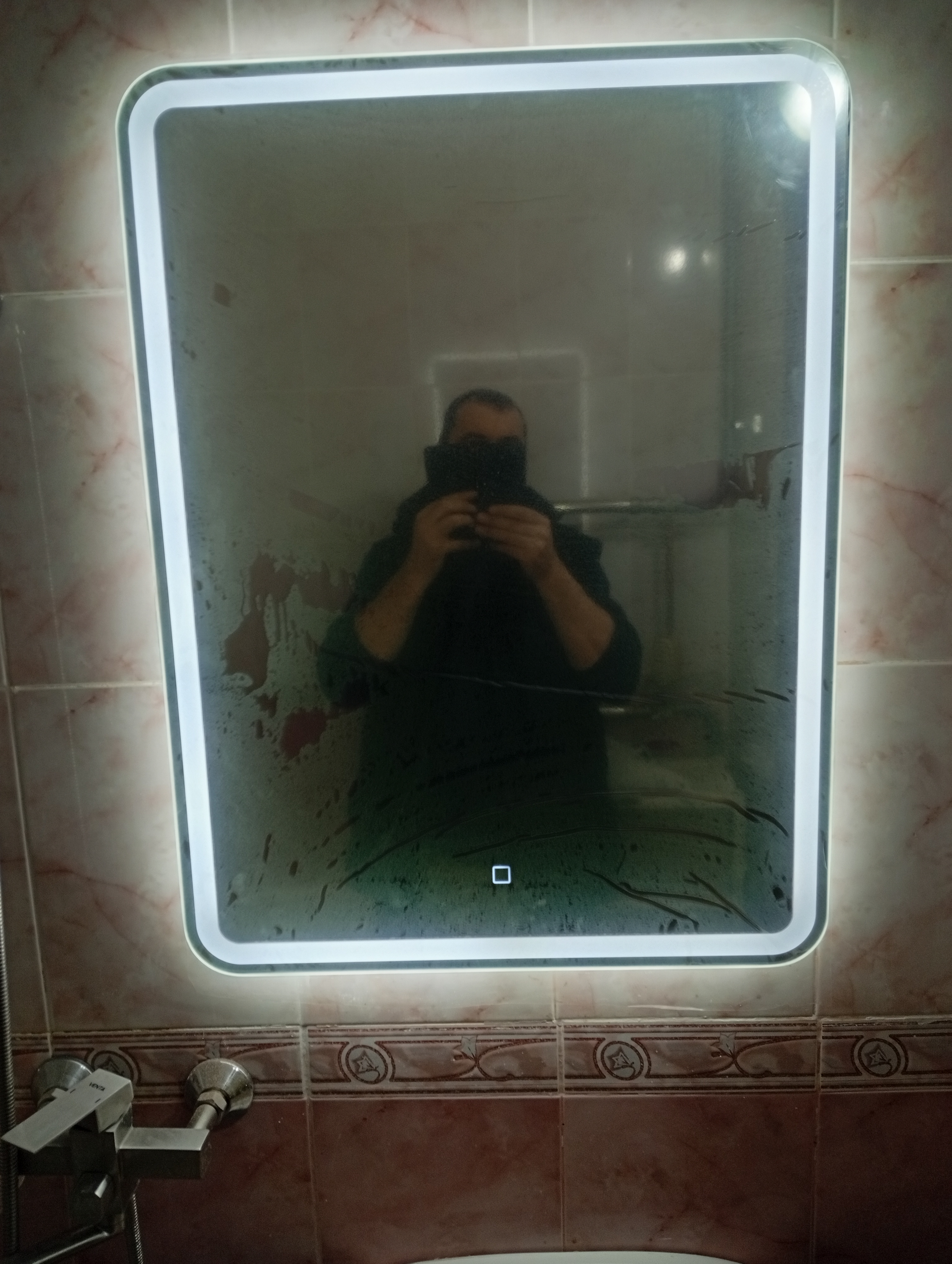 Новое зеркало в ванной после установки в Донецке, чистое, аккуратно, преображение