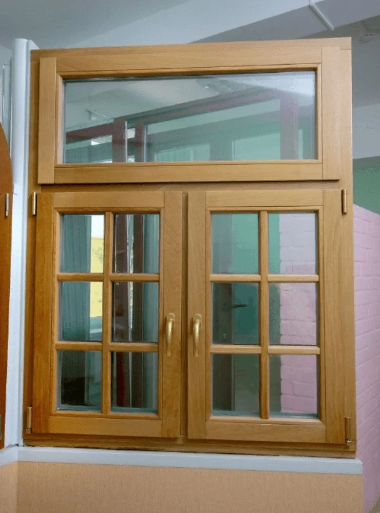 Деревянные окна с фальш-переплетом в Гатчине