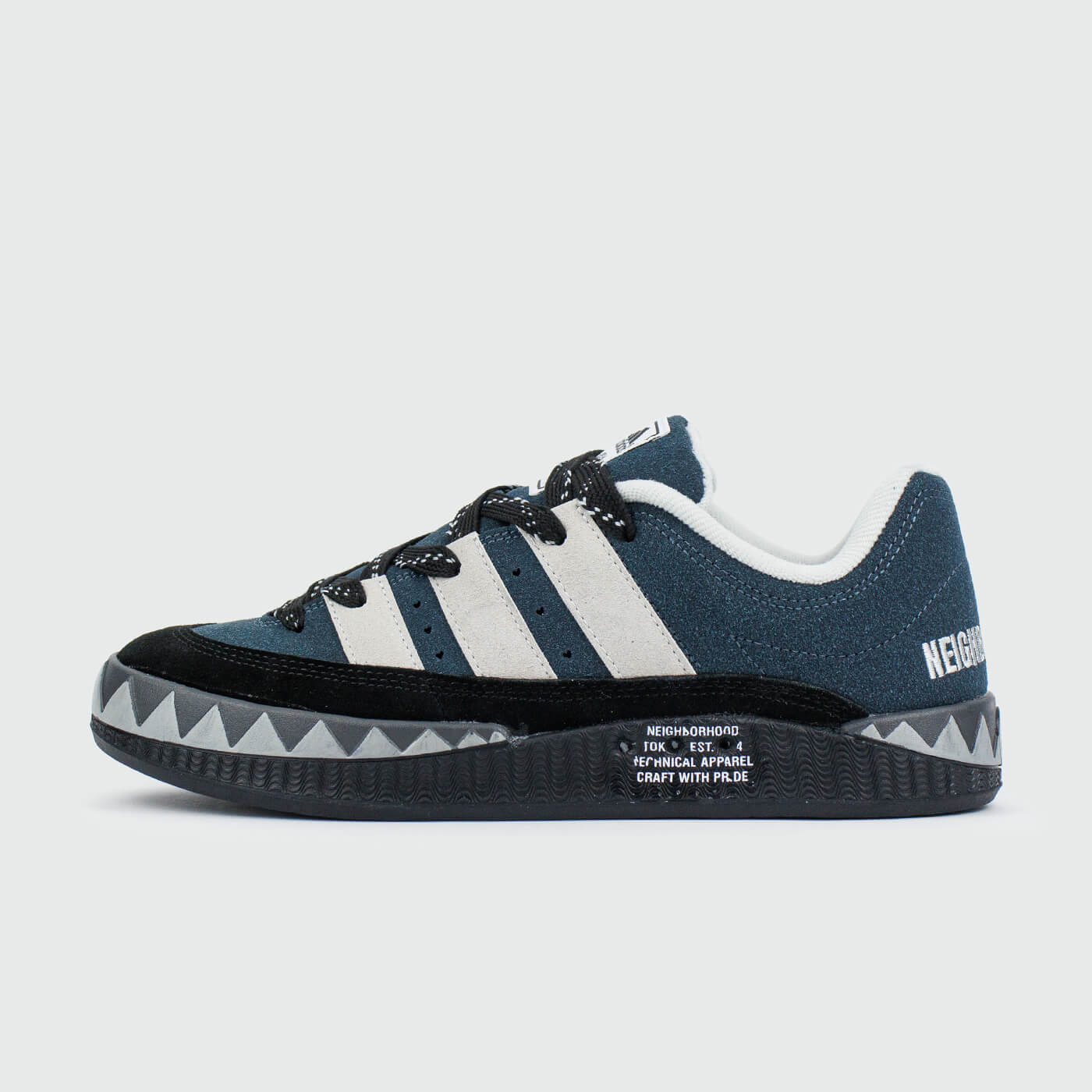 Adimatic x Neighbourhood Navy чаще выбирают клиенты