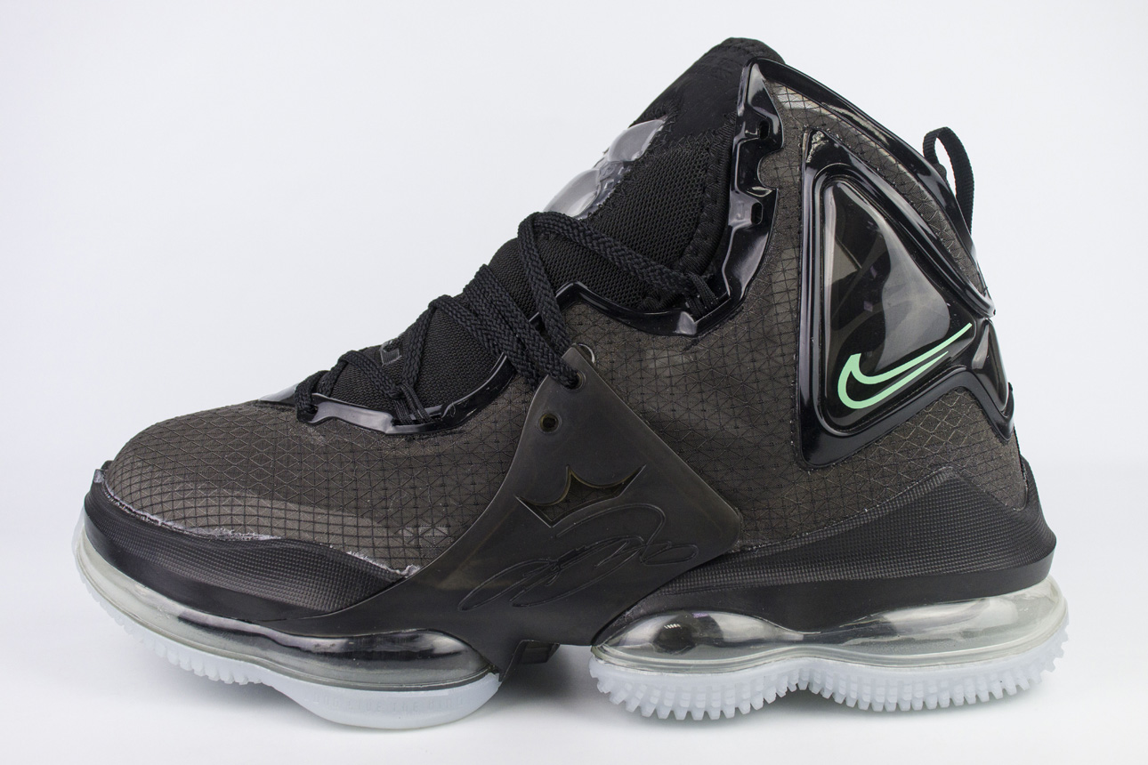Lebron 19 Black/Green Low чаще выбирают клиенты