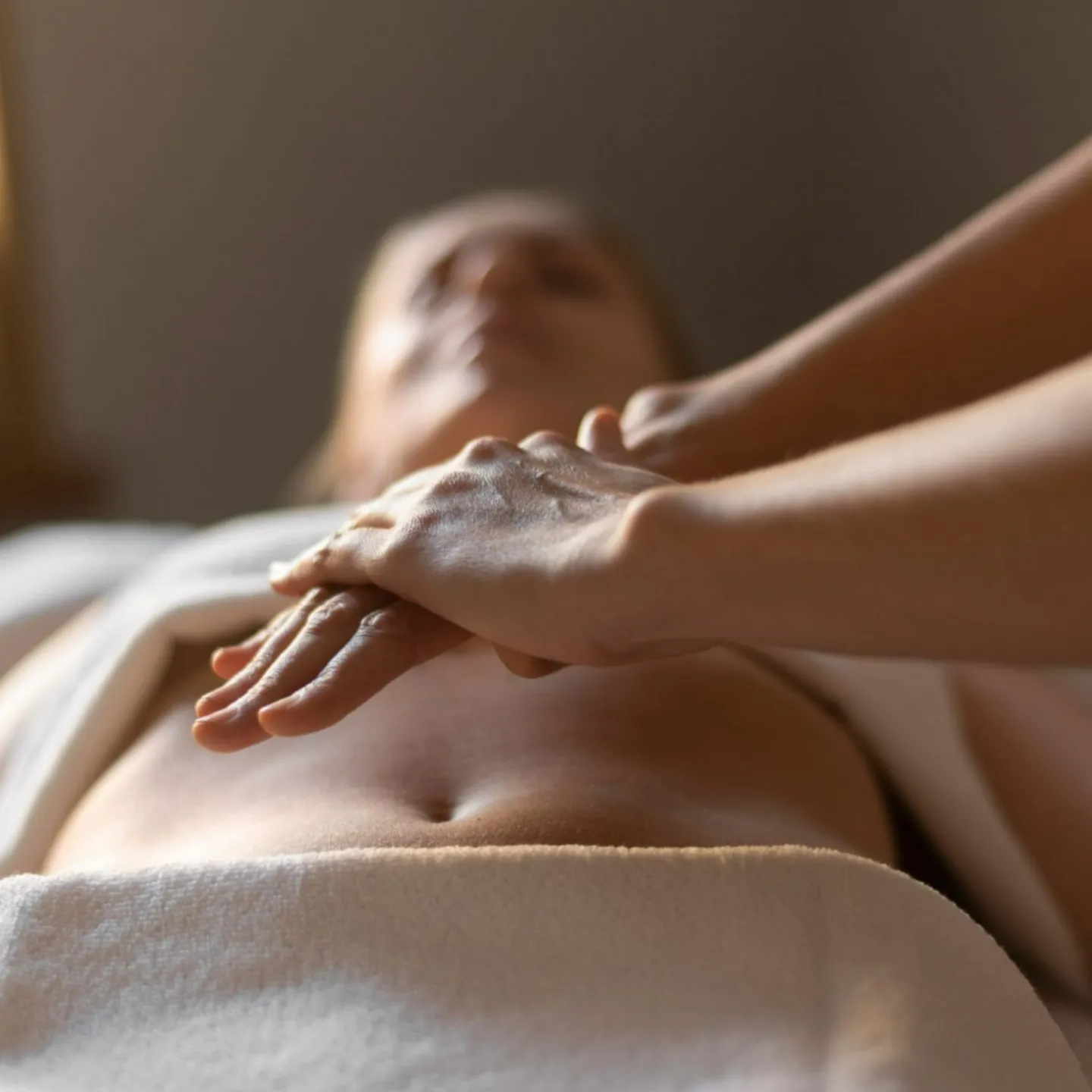 Расслабляющий ручной масскаж в Тюмени