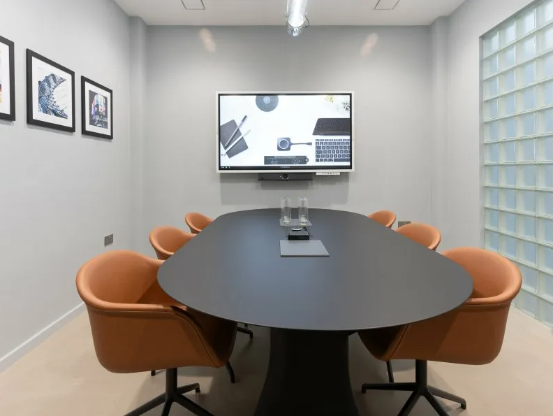 дизайнерская переговорная как дополнение кабинета руководителя премиум класса