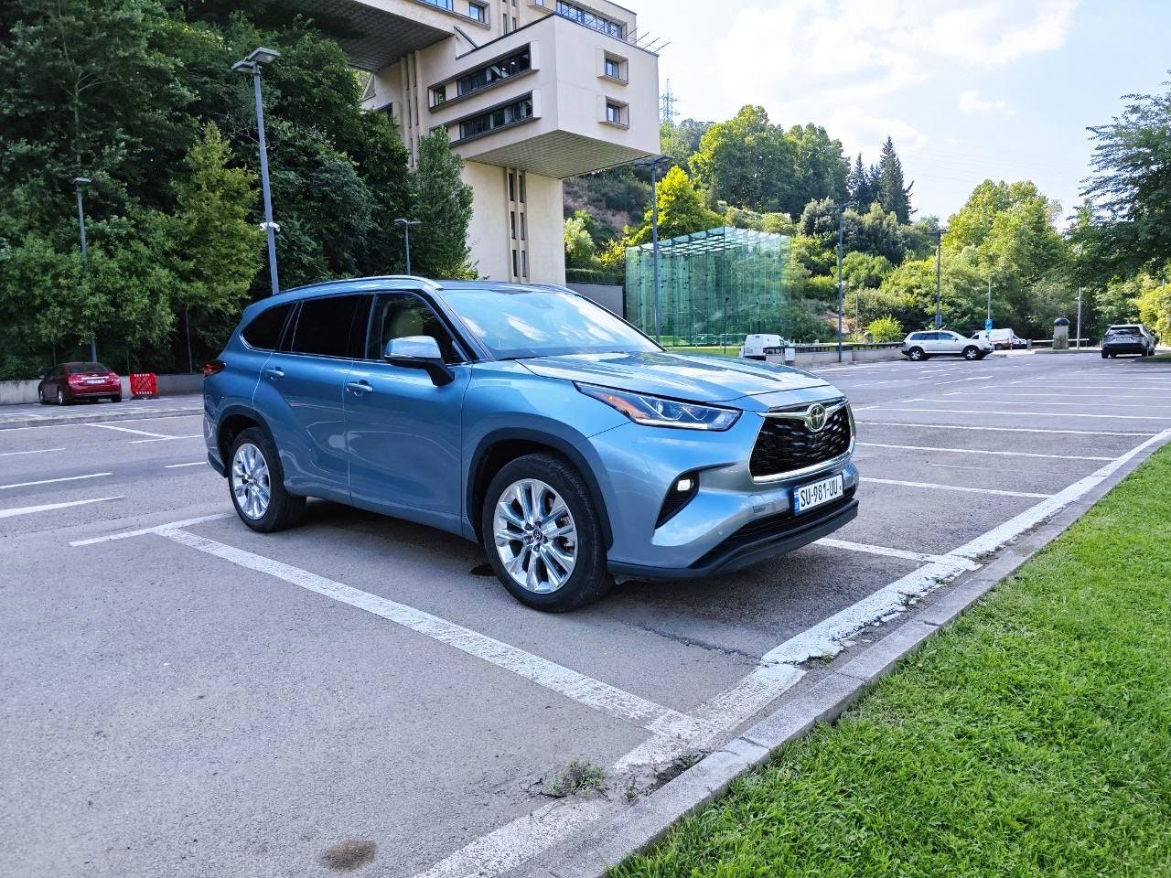 Аренда Toyota Highlander Limited в Грузии