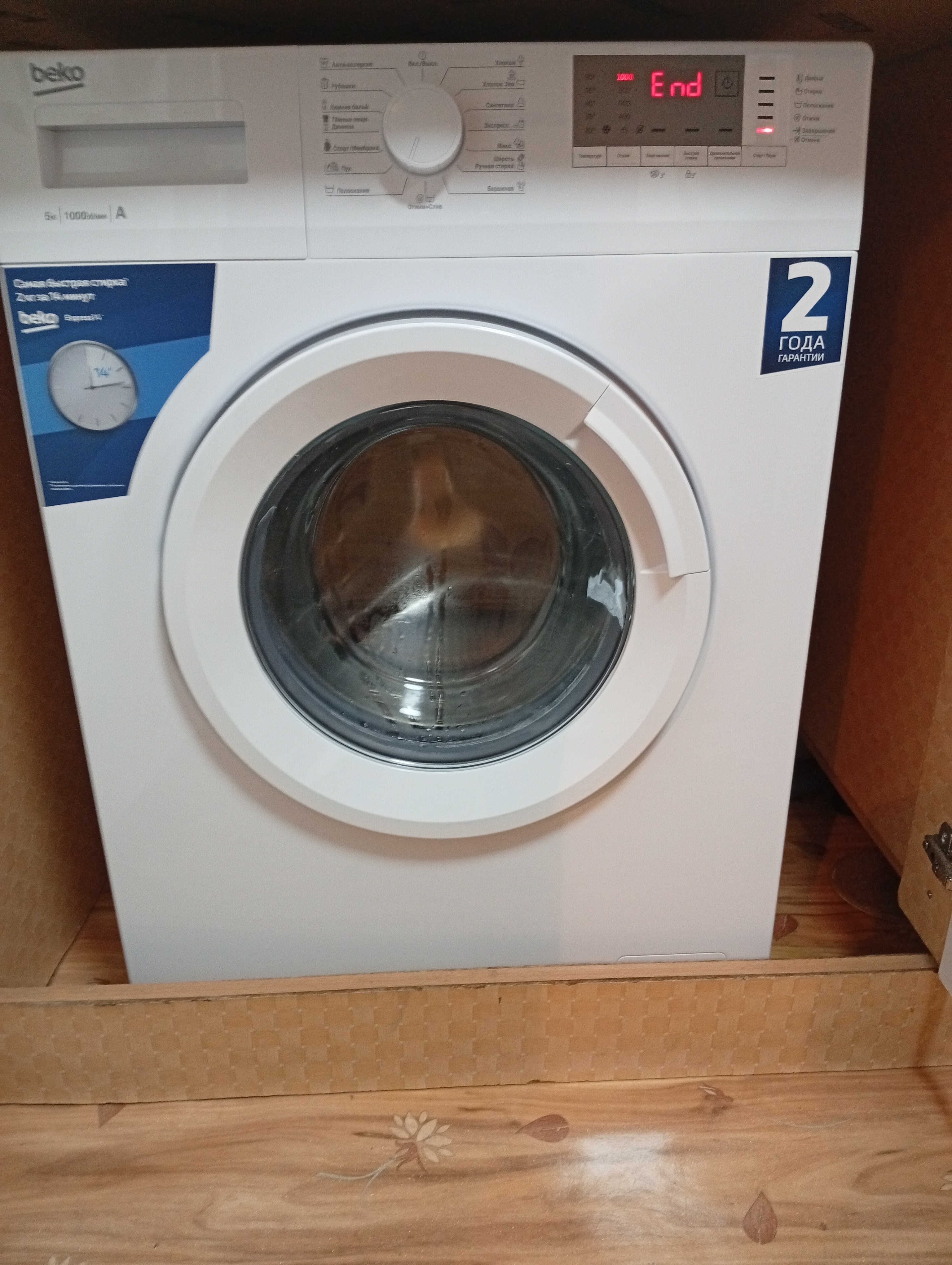 Новая стиральная машина после установки в Донецке, подключена, работает, всё аккуратно