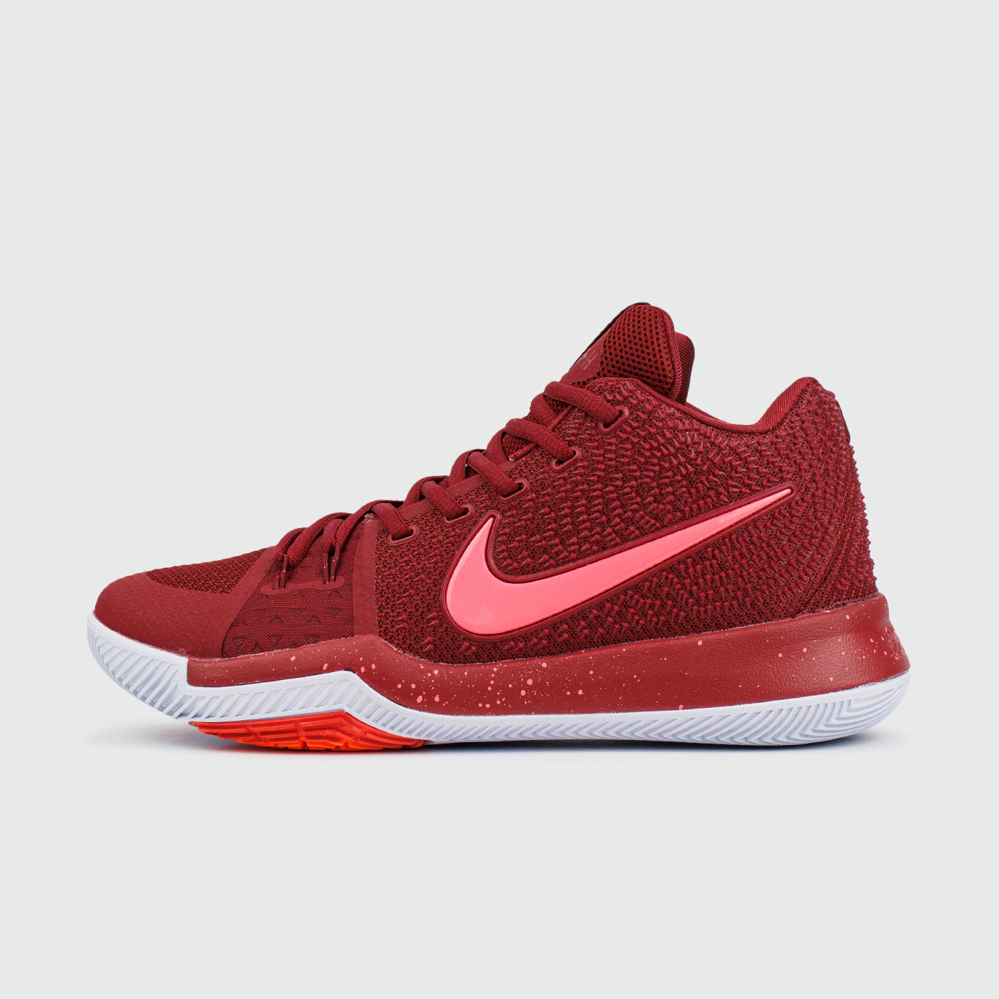 Kyrie 3 Red Pink чаще выбирают клиенты