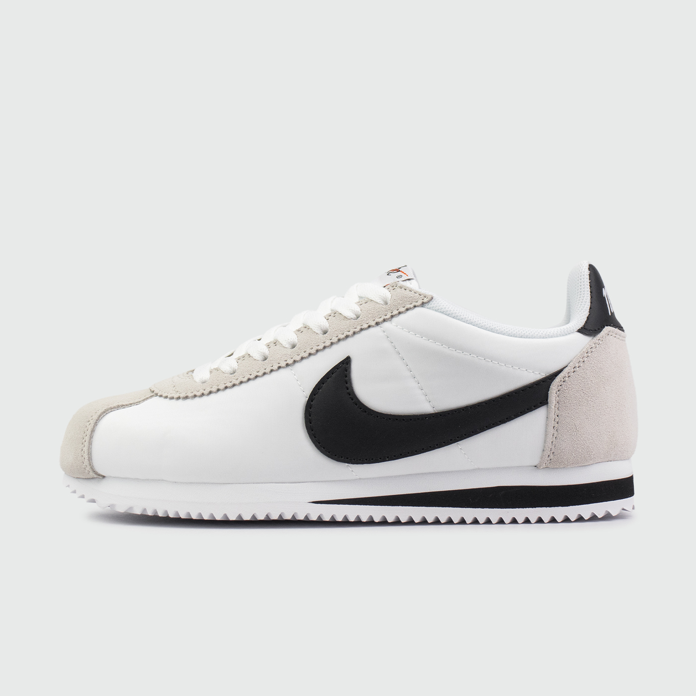 Cortez Classic Nylon White Black чаще выбирают клиенты