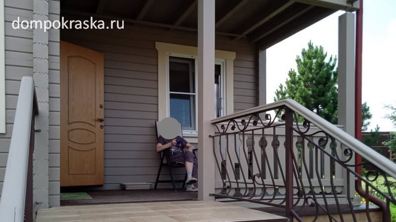 Перекраска дома из клееного бруса в кофейный цвет