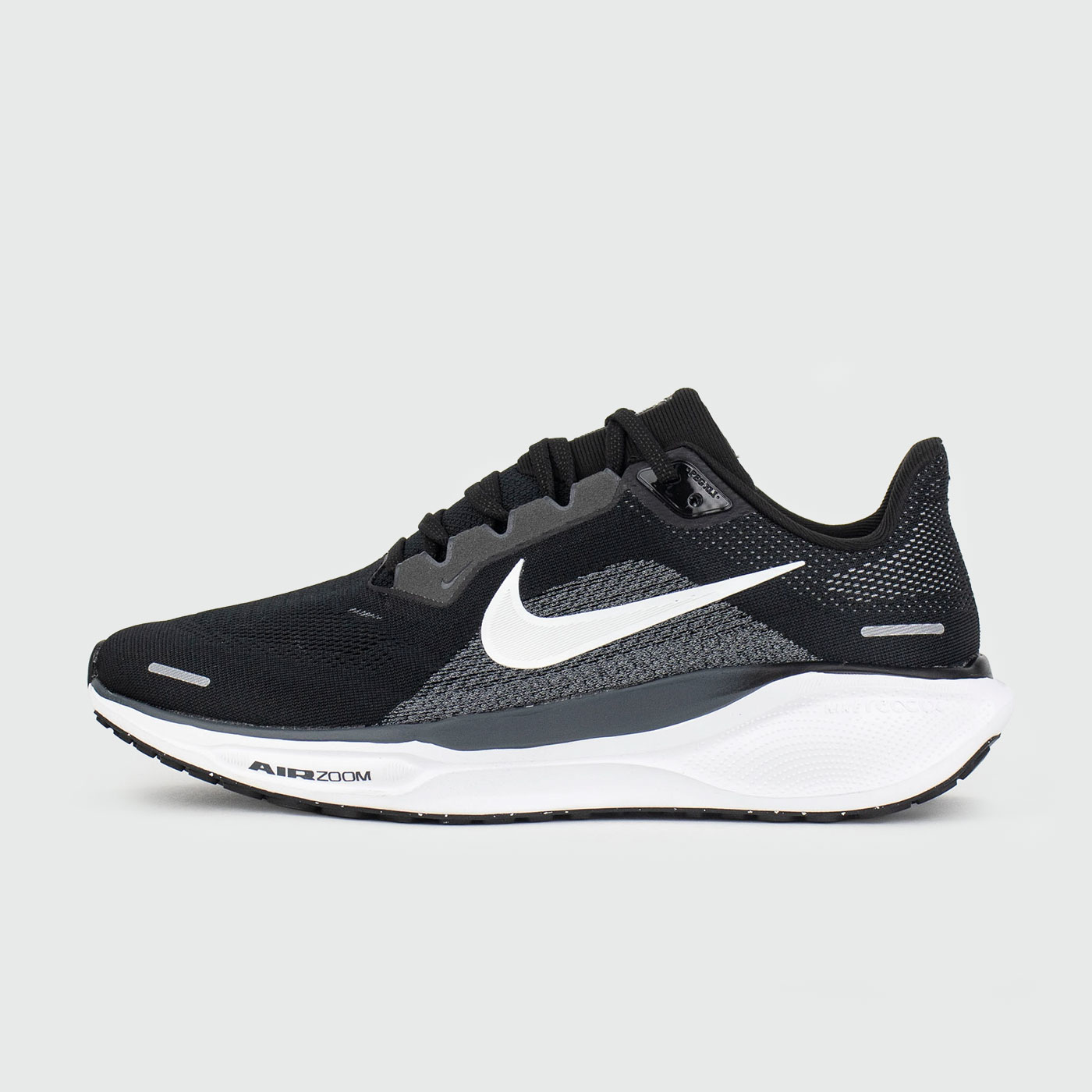Pegasus 41 Black White чаще выбирают клиенты